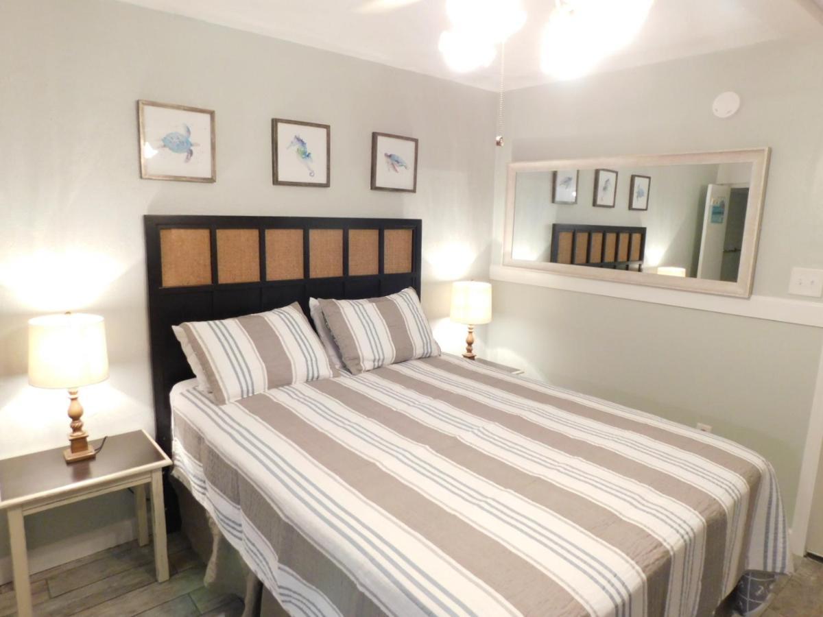 Budget Friendly Condo Perfect For A Romantic Getaway Within Walking Distance To The Beach! ガルフ・ショアーズ エクステリア 写真