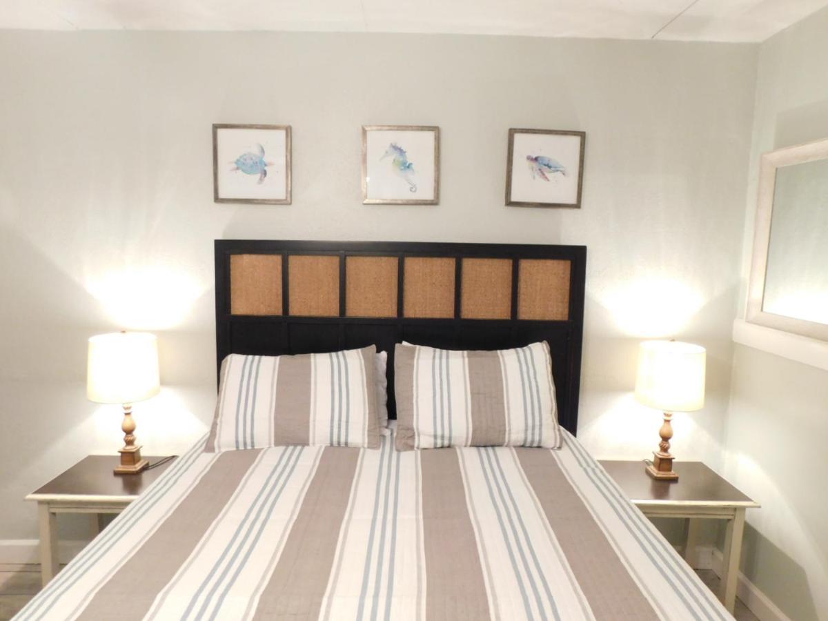Budget Friendly Condo Perfect For A Romantic Getaway Within Walking Distance To The Beach! ガルフ・ショアーズ エクステリア 写真
