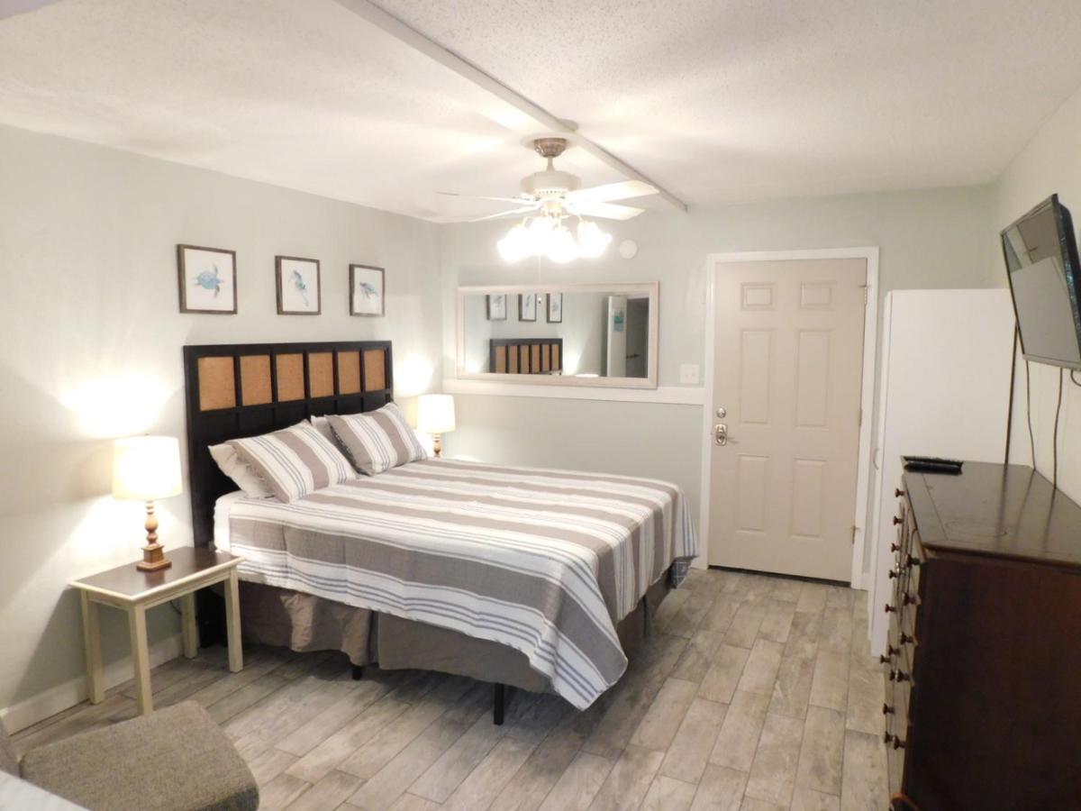 Budget Friendly Condo Perfect For A Romantic Getaway Within Walking Distance To The Beach! ガルフ・ショアーズ エクステリア 写真