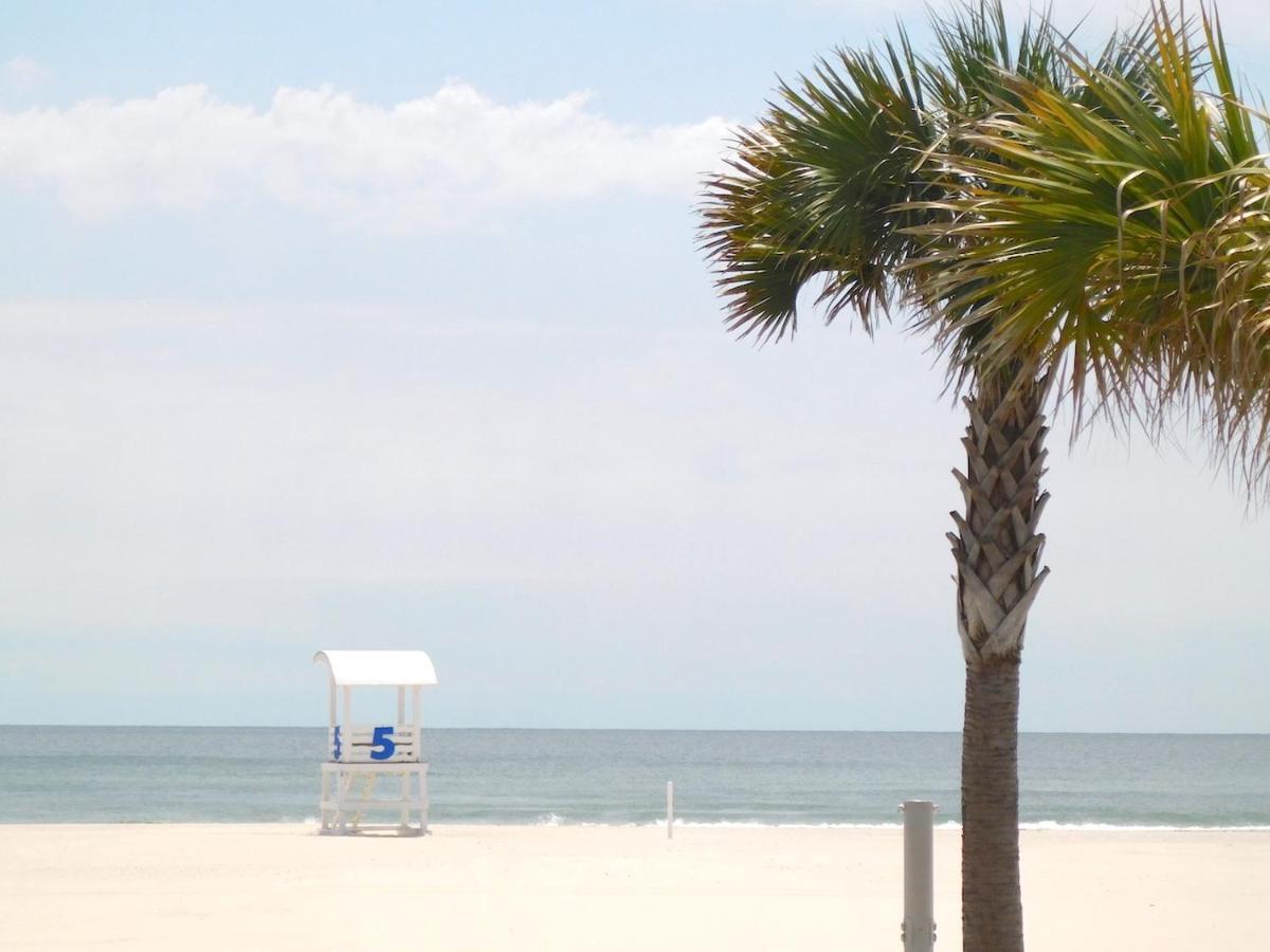 Budget Friendly Condo Perfect For A Romantic Getaway Within Walking Distance To The Beach! ガルフ・ショアーズ エクステリア 写真