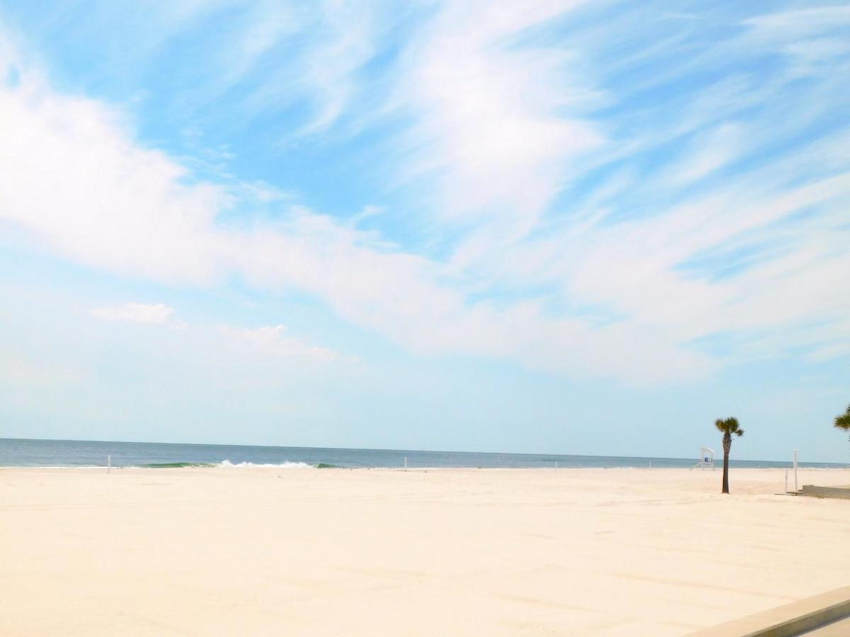 Budget Friendly Condo Perfect For A Romantic Getaway Within Walking Distance To The Beach! ガルフ・ショアーズ エクステリア 写真