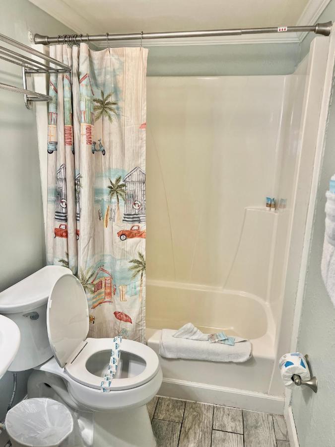 Budget Friendly Condo Perfect For A Romantic Getaway Within Walking Distance To The Beach! ガルフ・ショアーズ エクステリア 写真